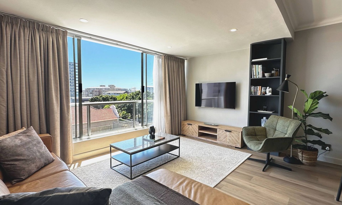 Three Anchor Bay Apartment | Modern Oceanview Escape