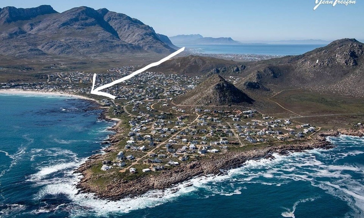 Pringle Bay Apartment | Modern one bedroom ground floor apartment close to the beach