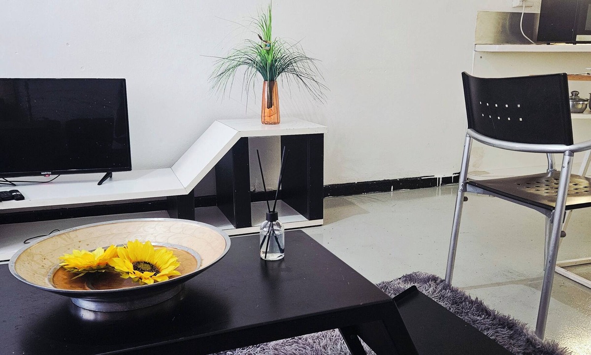 Downtown Johannesburg Apartment | Modern space,Prime location, Cozy, Clean, Ready for you to have stress free stay
