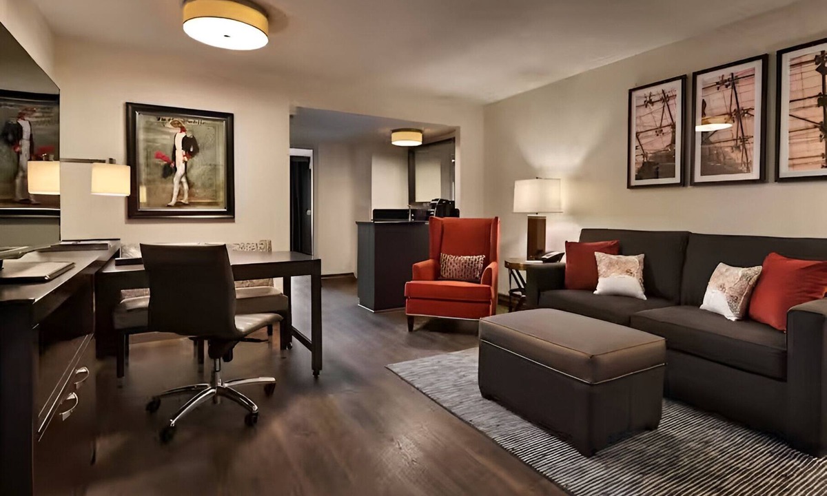 Friendship Heights Hotel | Modern Suites Near National Zoo | Family Friendly | 2 Units w/Pool & Breakfast!