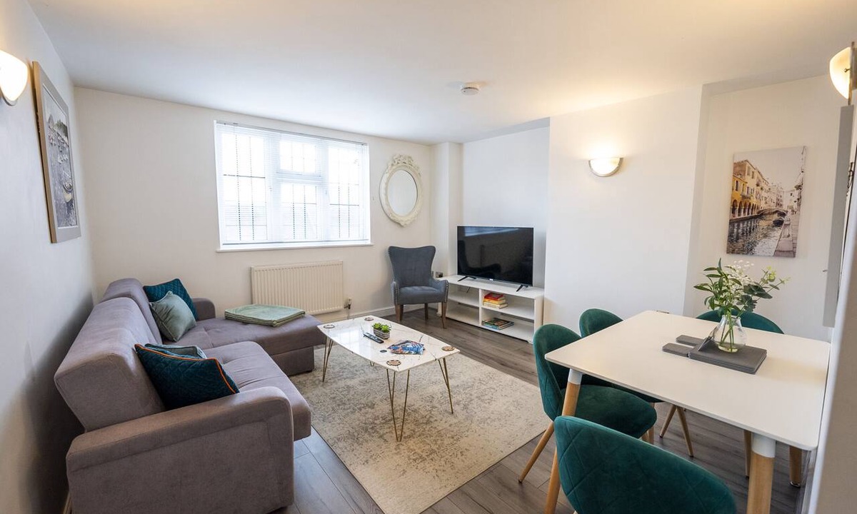 City Centre Apartment | Modern Townhouse Apartment in Stratford upon Avon