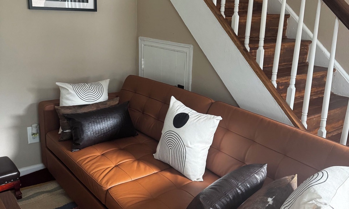 Hillcrest Heights House | Modern Townhome, Great for Traveling Nurses/DC Summer Interns Pet Friendly~