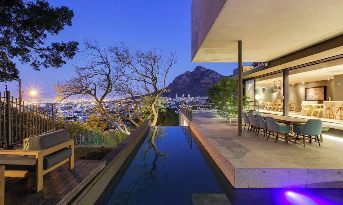 Cape Town City Centre Villa | Modern Villa w Rooftop Deck and Table Mountain Views Hildene Haven
