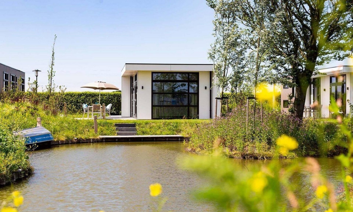 Berkhout Ski Chalet | ✓ Module Special at Park Westerkogge ✓ Holiday home for 6 people ✓ Located in Berkhout (North Holland) ✓ Waterfront holiday resort ✓ Book directly at the resort