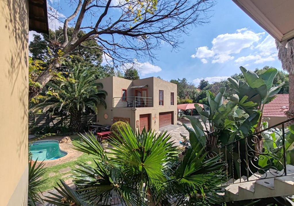 Greater Johannesburg Metropolitan Area Ski Chalet | Moonflower Cottages