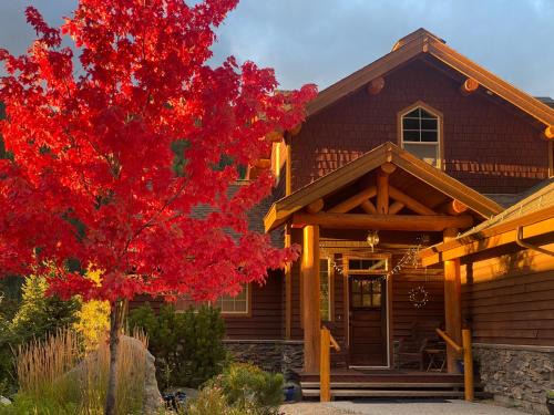 Fairways Ski Chalet | Morrisey Chalet at Sun Peaks