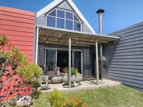 Betty's Bay House | Mountain View