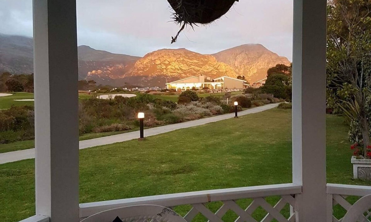 Hermanus Hotel | Mulligans Golf Lodge
