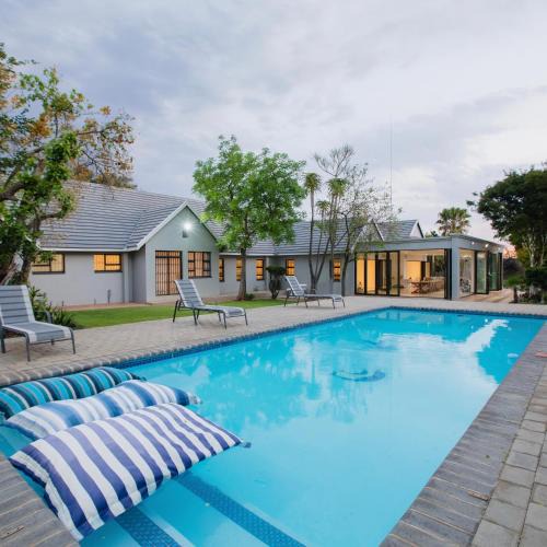 Madibeng Cabin | Naledi@53 Private Game Farm