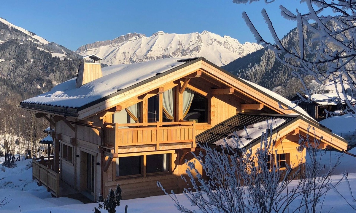 Notre-Dame-de-Bellecombe Ski Chalet | Nanook chalet in the heart of the diamond area