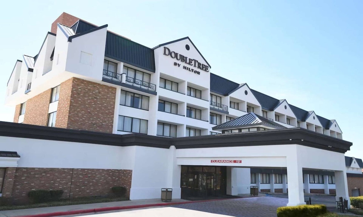 Pikesville Hotel | Near Pimlico Race Course + Gym. Pickleball