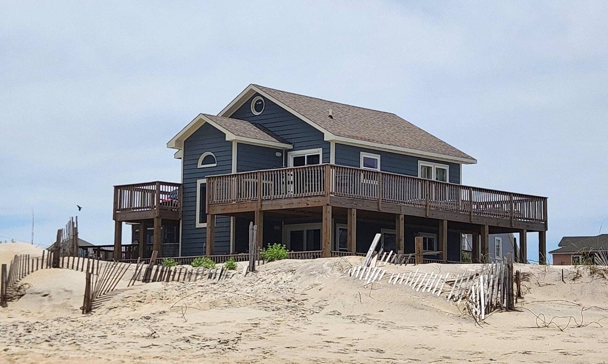 Rodanthe House | “New listing” Fully Renovated Beachfront+ Pet Friendly + Guest House