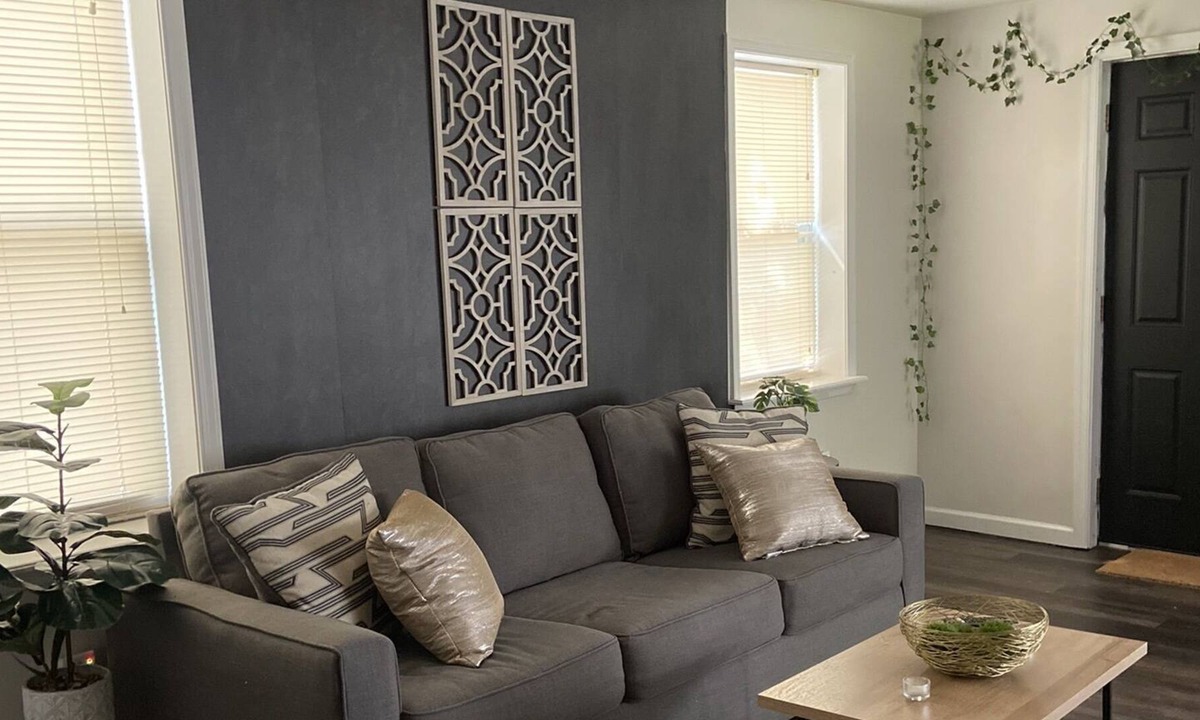 Lochearn Apartment | New!!! Luxury-2BR-Apt w/ Free Wifi, Parking & Breakfast