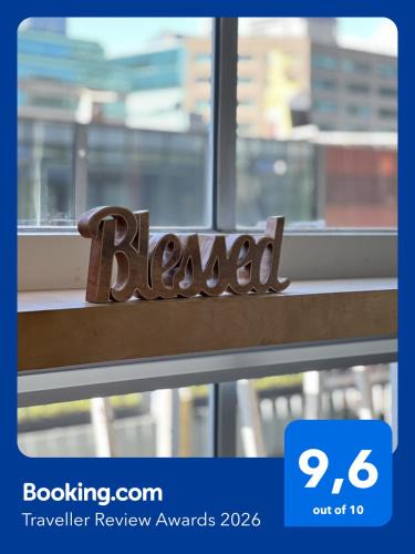 Downtown Vancouver Apartment | New York Style Loft in Downtown Vancouver-Ideal for World Cup 2026, Sleeps 4