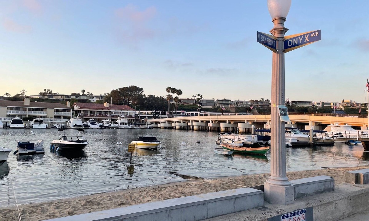 Balboa Island Apartment | Newly remodeled and conveniently located.