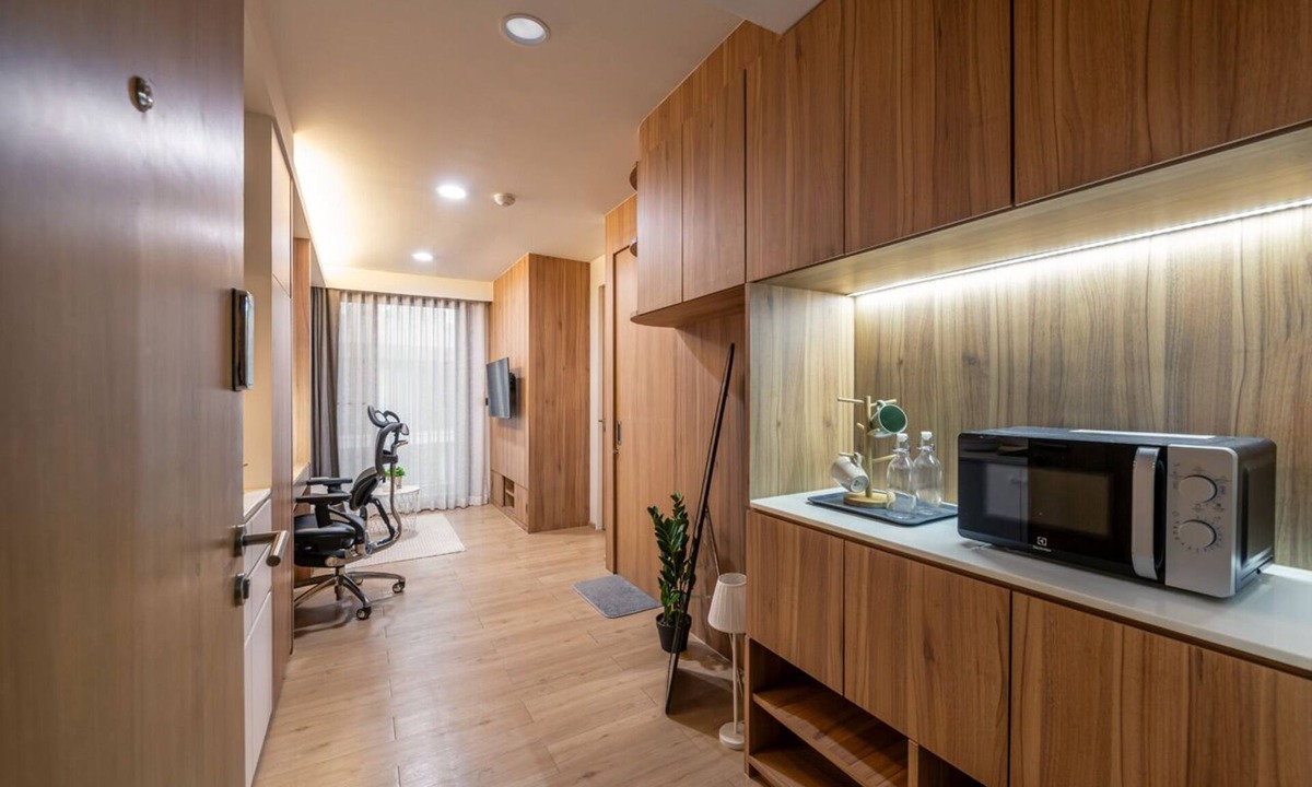 Ploenchit Condo | Newly renovated Work-Friendly Condo @ Heart of BKK 5mins to Train
