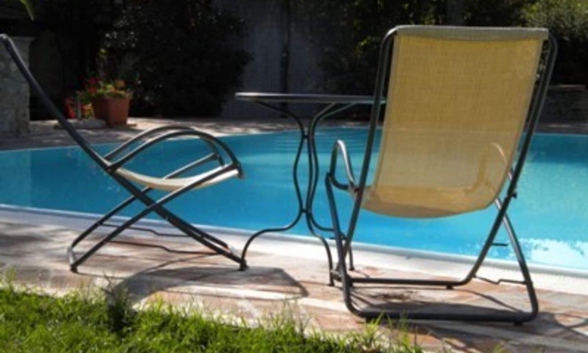 Colle di Val d'Elsa House | Nice apartment in villa for 2 people with pool, TV, patio and pets allowed