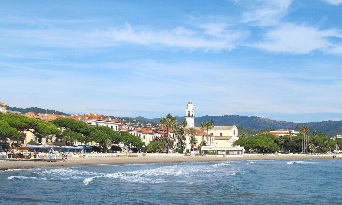 Diano Castello Apartment | Nice apartment for 4 people with A/C, WIFI, TV and terrace