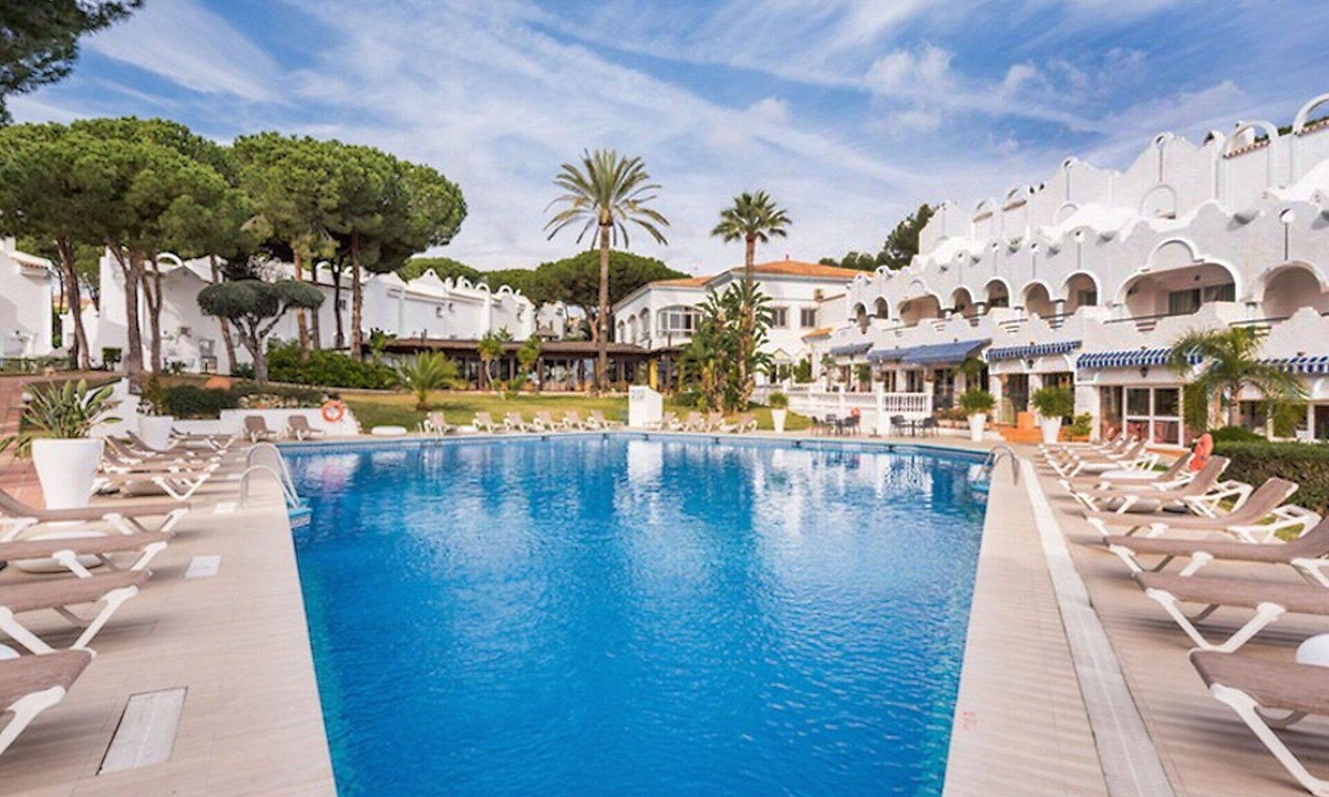 Urbanizacion Hacienda las Chapas Apartment | Nice apartment for 5 guests with pool, A/C, WIFI, TV, terrace, pets allowed and panoramic view