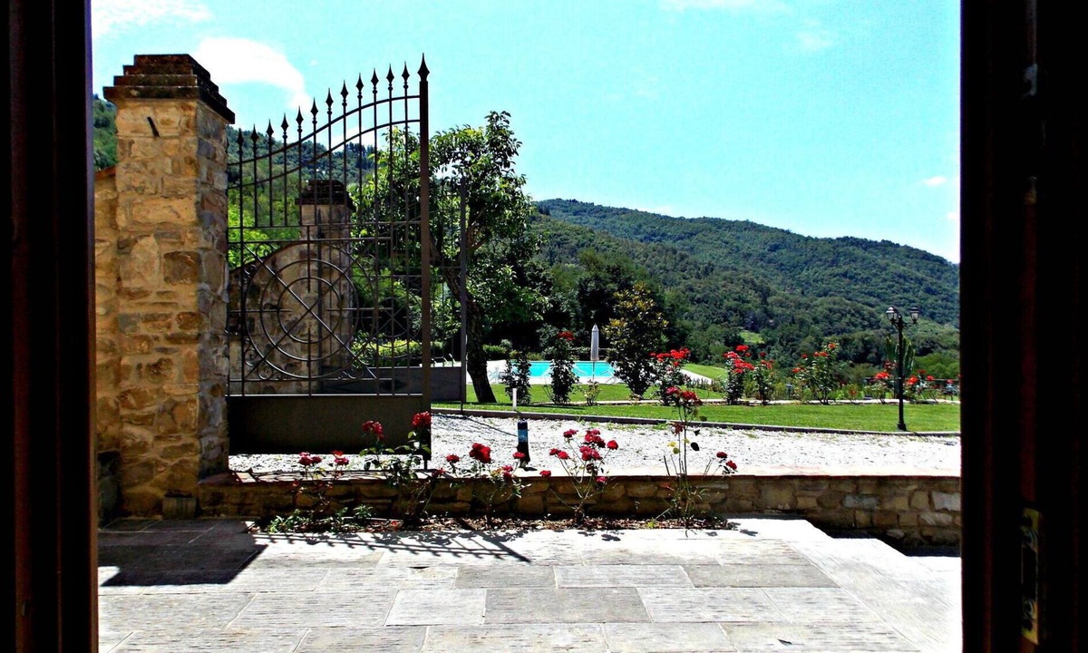 Dicomano Apartment | Nice apartment for 6 people with A/C, pool, WIFI, TV and pets allowed