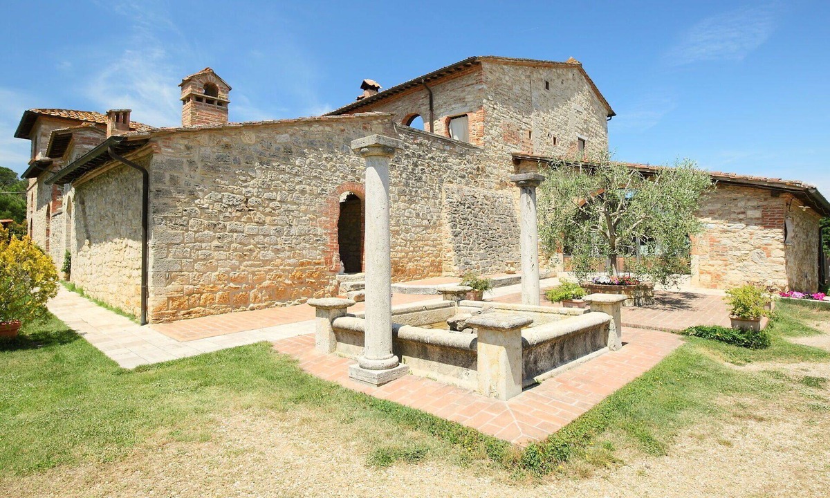 Serre di Rapolano Villa | Nice apartment in villa for 3 guests with A/C, WIFI, pool, TV and parking