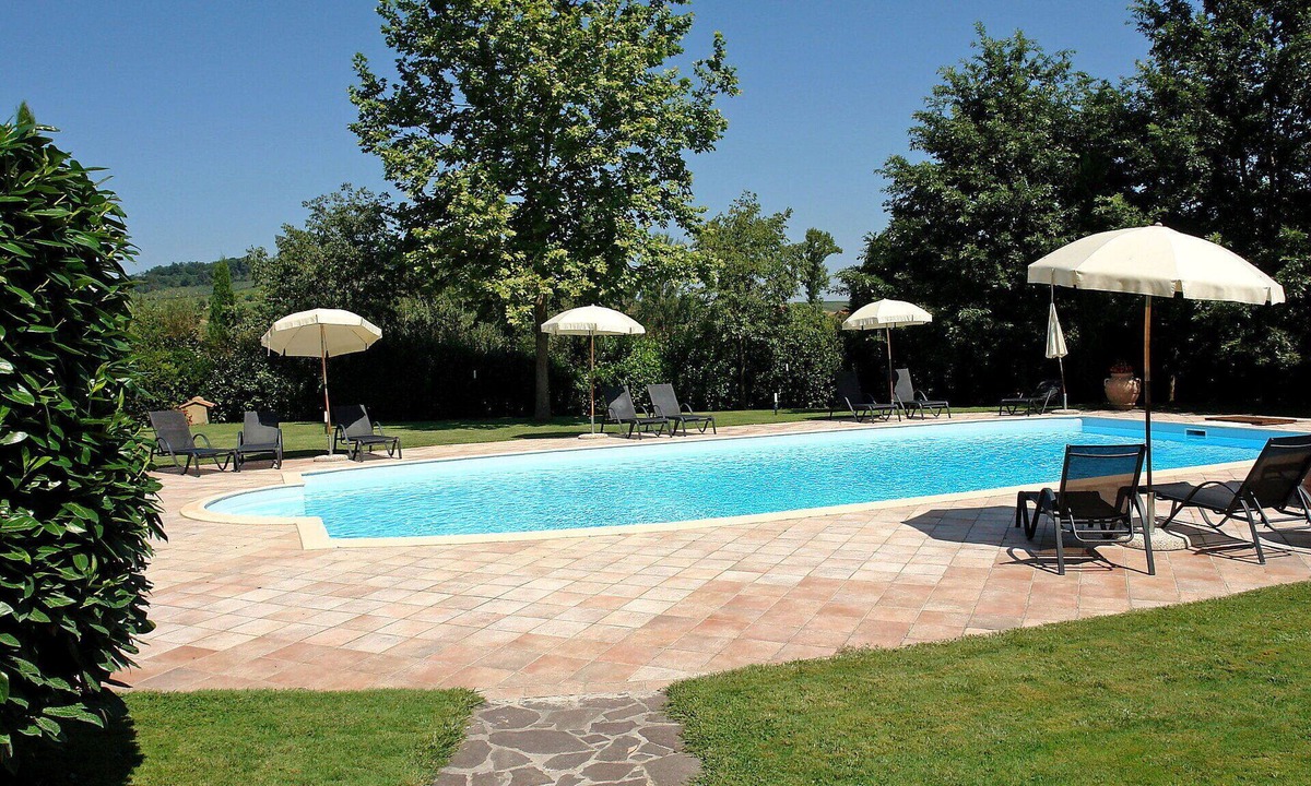 Poggiarello Villa | Nice apartment in villa with pool, WIFI, TV, terrace and pets allowed, close to San Gimignano