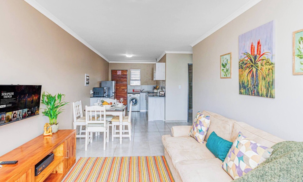 Greater Johannesburg Metropolitan Area Apartment | No2 Airville Indigo,9 min Drive to Cresta Mall