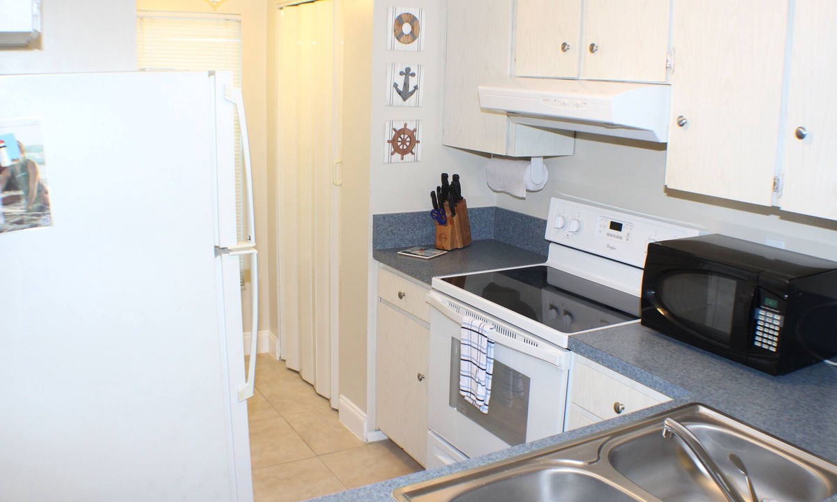 Point East Condo | Ocean View Ground Floor 2/2