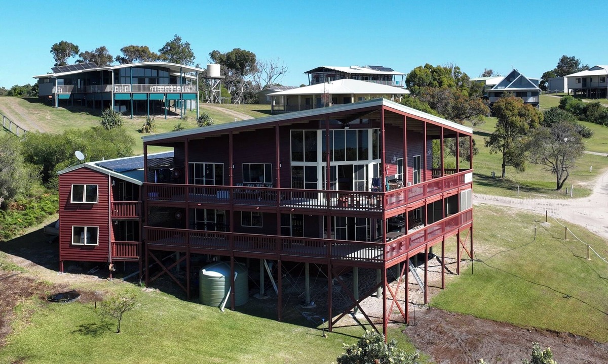Orchid Beach House | Ocean View Holiday Home Orchid Beach | Phippsy's On Fraser | Sleeps 20 people!