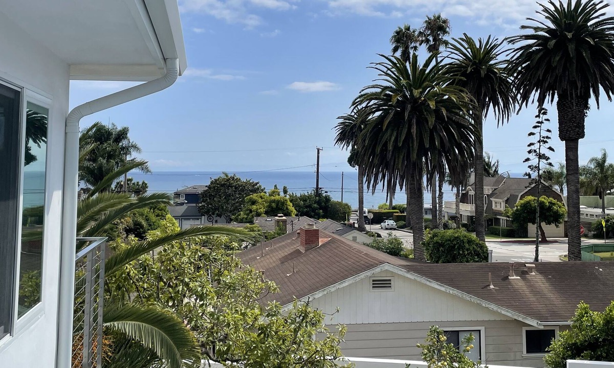 The Mesa Apartment | Ocean view retreat in Santa Barbara, just steps to beach—1 BD/1 BA, sleeps 2-4