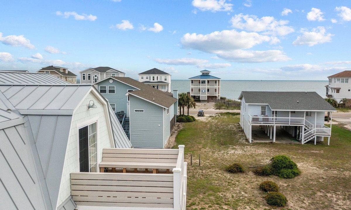 Oak Island House | Ocean View with Upper and Lower Decks located on West End - Building Memories
