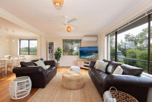 Malua Bay House | Ocean Views Walk to Malua Beach EV & Pet Friendly