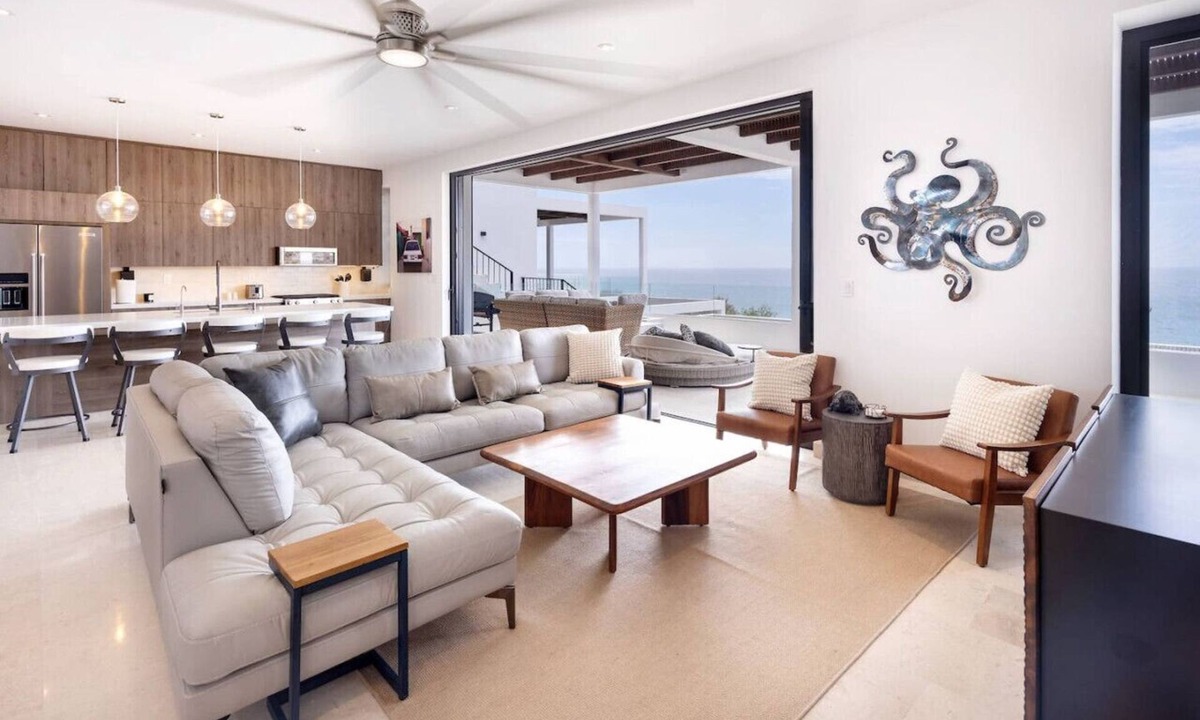 Cerritos Apartment | Oceanfront 2BR Condo Panoramic Pacific Views
