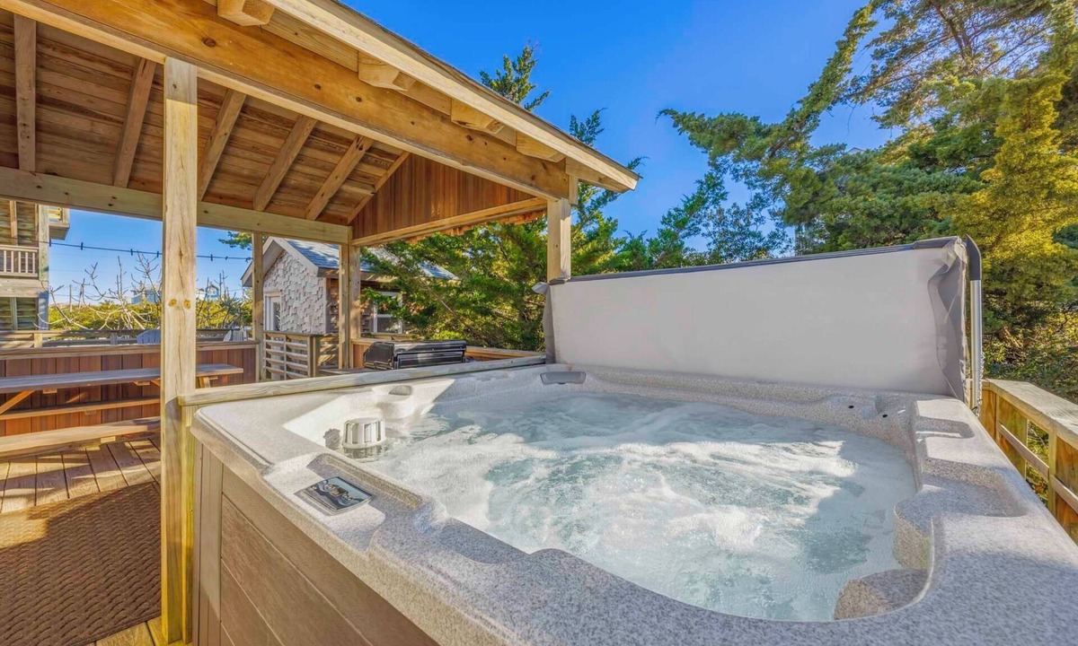 Salvo House | Oceanside Home in Salvo w/Hot Tub, Grill, and Screen Porch. Let Your Soulshine!