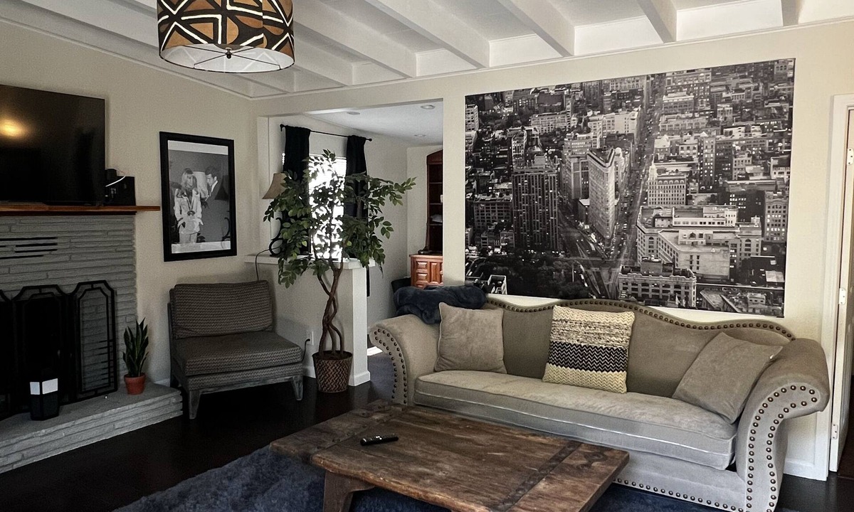 Santa Paula House | One bedroom house in historical Santa Paula. Pet friendly, Free WIFI