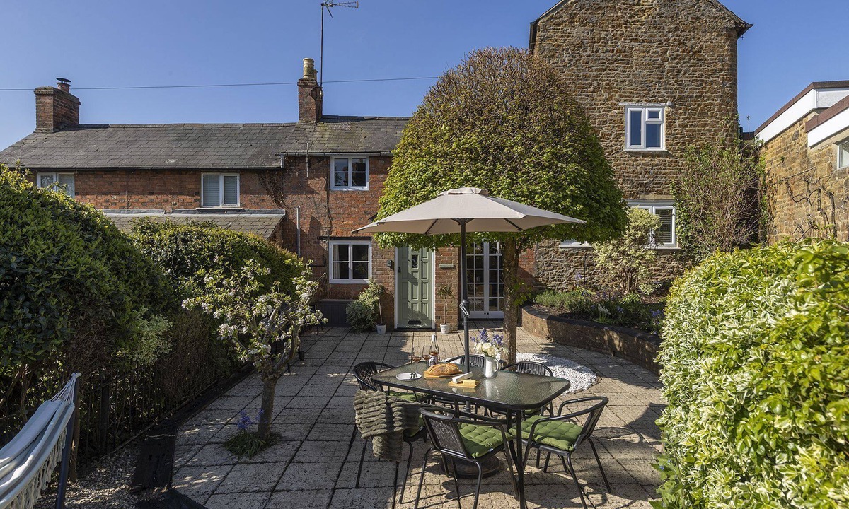 Hook Norton Cottage | Orchard Cottage, Hook Norton - a cottage that sleeps 4 guests in 2 bedrooms