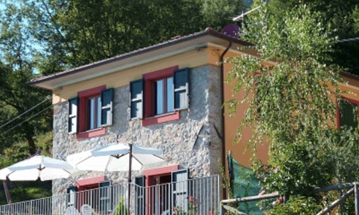 Mologno Villa | Outstanding 3 ensuite bedrooms panoramic Villa in Tuscany (Albiano,Barga,Lucca)