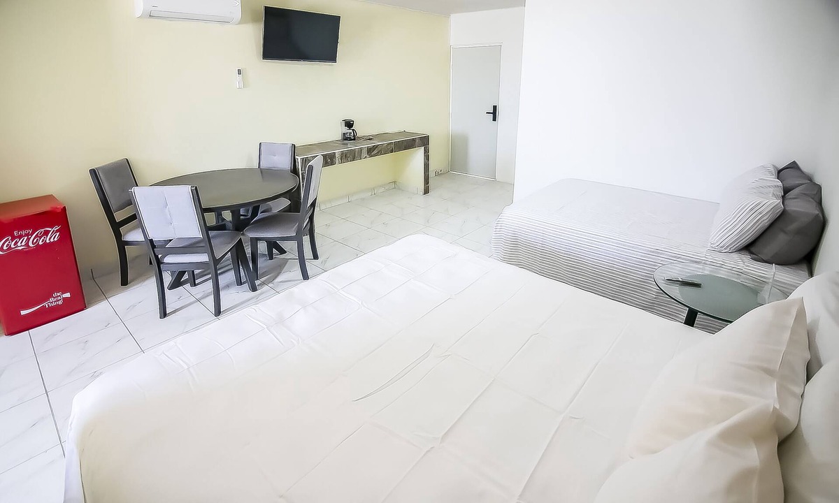 Colonia El Progreso Hotel | OYO Hotel Plaza Las Torres, Cabo San Lucas