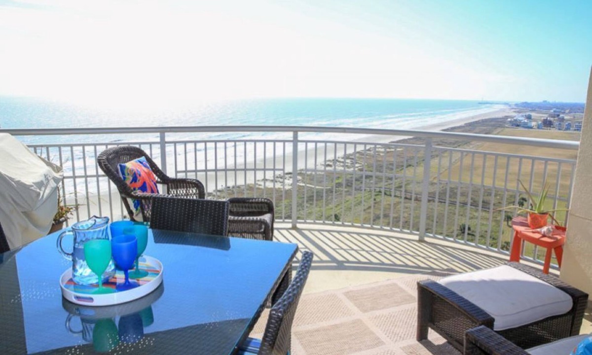 Galveston Condo | Palisade Palms, Cheerful, Modern Condo with Private Patio and Beachfront Access