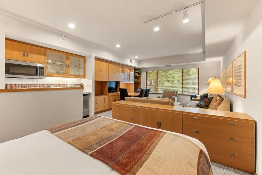 Olympic Valley Apartment | Palisades Tahoe Lodge Rentals Studio #228