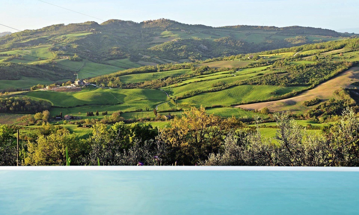 Radicondoli House | Panoramic villa w/private infinity pool & garden