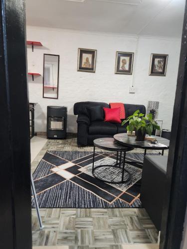 Greater Johannesburg Metropolitan Area Apartment | Parkhurst Gem Garden Cottage - Walk to 4th Ave