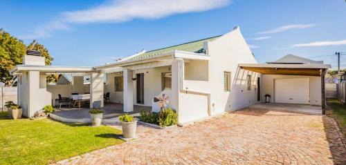 Hermanus House | Peaceful coastal holiday home