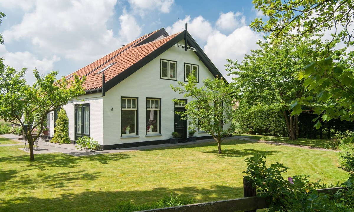 Schoorl House | Peaceful Dune Retreat with Garden