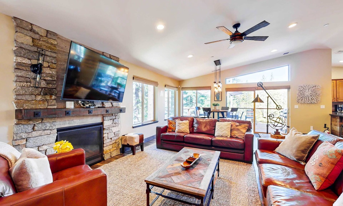 North Upper Truckee House | Peaceful Mountain Getaway w/3 Decks & Hot Tub, Near Slopes, Hiking & Lake