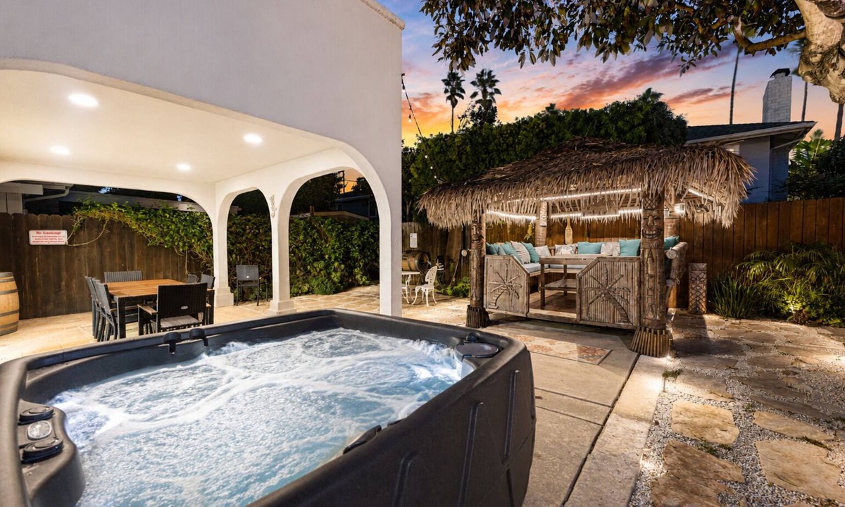 Pierpont Bay House | Perfect 4 Families! Walk To Beach, Private Jacuzzi