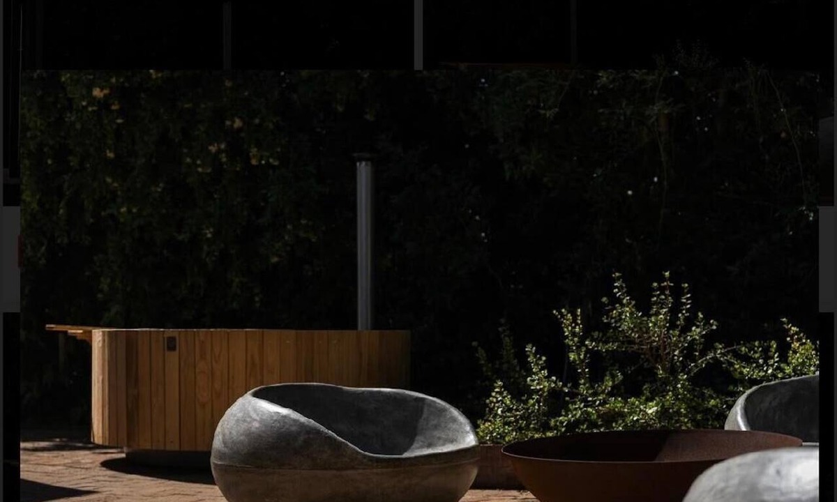 Stellenbosch House | Perfect family home to relax with private wood fired hot-tub