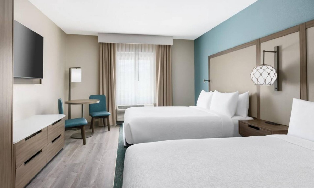 Key Colony Beach Hotel | Perfect for Family and Friends! Relaxing Rooms, Outdoor Pool, FREE Breakfast