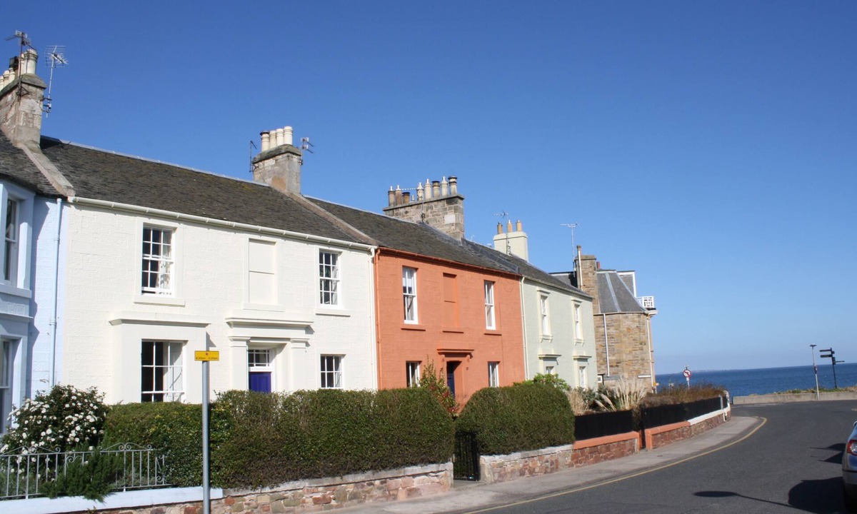 North Berwick House | Perfectly located for town and beach - Victorian terraced house near East Beach. Sleeps 7