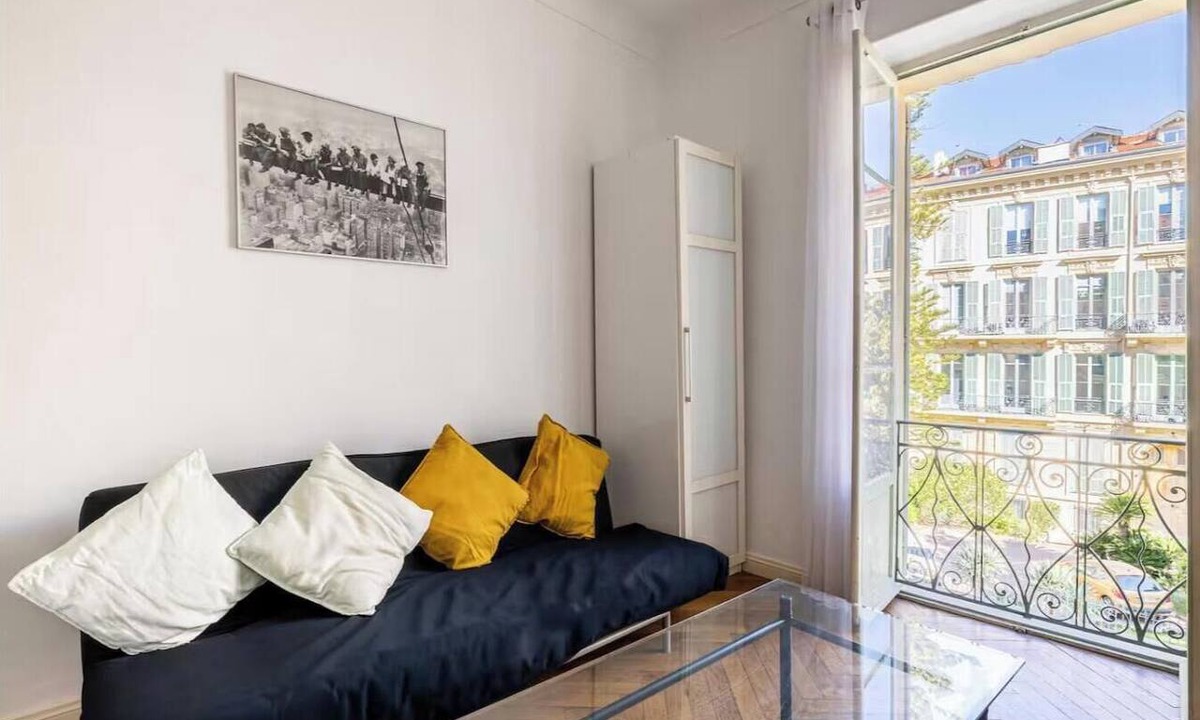 Jean-Medecin Apartment | PERFECTLY POSITIONED BETWEEN THE PROMENADE DES ANGLAIS & SAINT-NICOLAS CATHEDRAL